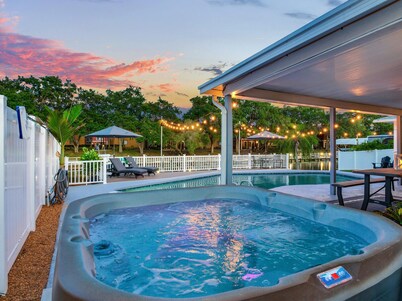 Frente al mar a la bahía de Tampa con muelle privado ... Casa de lujo con piscina climatizada