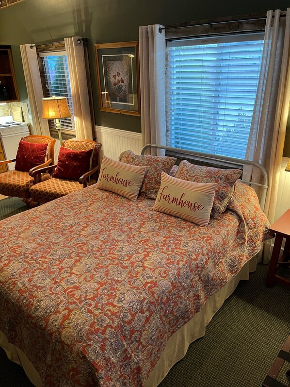 2 bedrooms, in-room safe, iron/ironing board, free WiFi