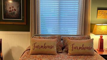 2 bedrooms, in-room safe, iron/ironing board, free WiFi