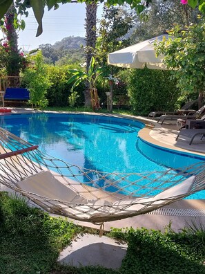 Seasonal outdoor pool, open 9:00 AM to 8:00 PM, pool umbrellas - Jasmin Apart Hotel (Fethiye)