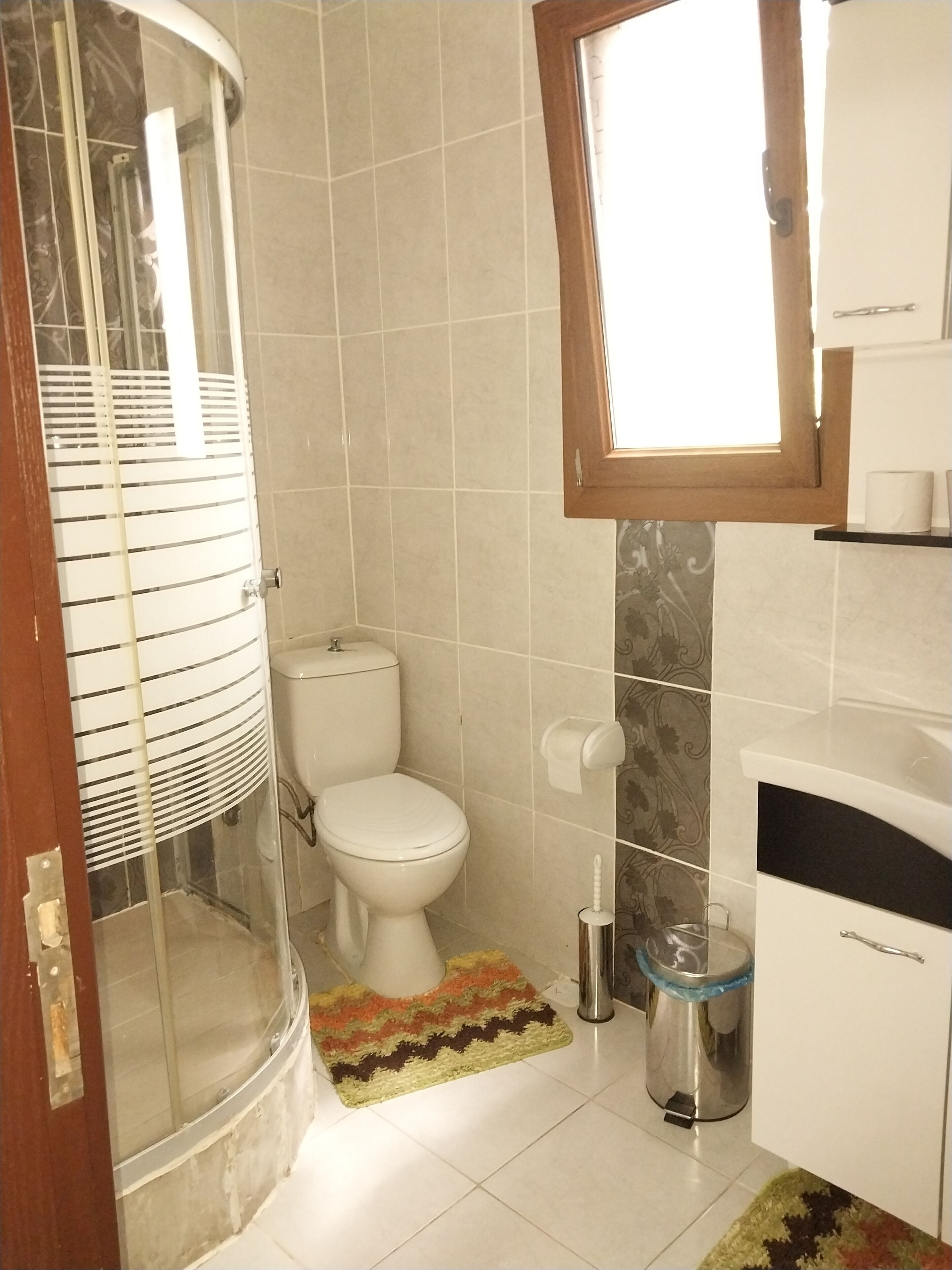 standard room | bathroom | shower, free toiletries, hair dryer, slippers