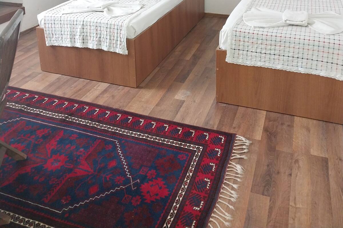 Chambre quadruple majestueuse | Système d’insonorisation, accès au Wi-Fi (inclus), literie fournie