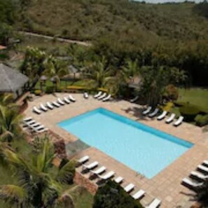 室內游泳池和室外游泳池