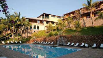 Indoor pool, outdoor pool