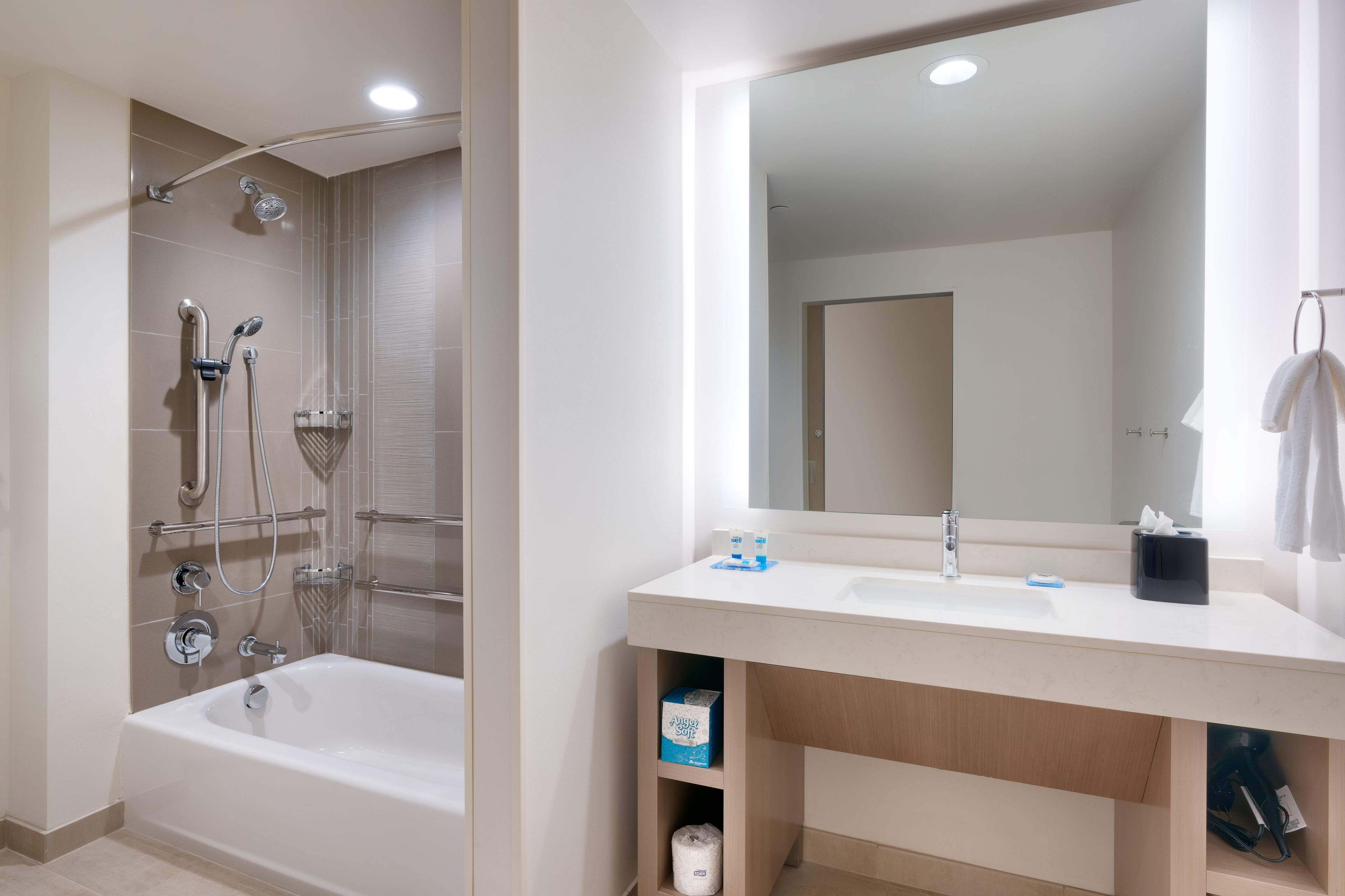 suite, 1 bedroom, accessible, bathtub (speciality) | bathroom | designer toiletries, hair dryer, towels