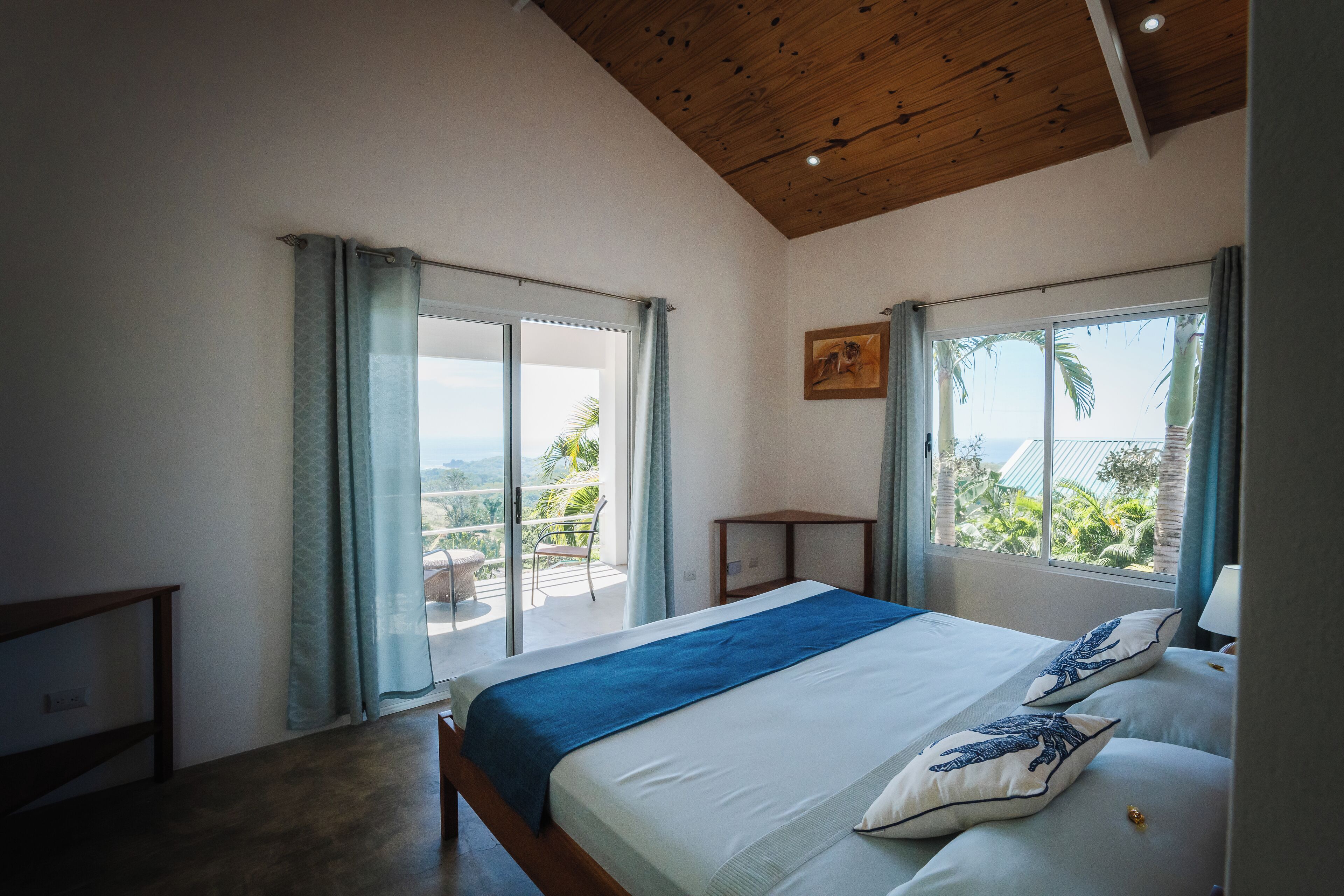 Panoramic Bungalow, 1 King Bed, Non Smoking | 1 bedroom, in-room safe, soundproofing, free WiFi