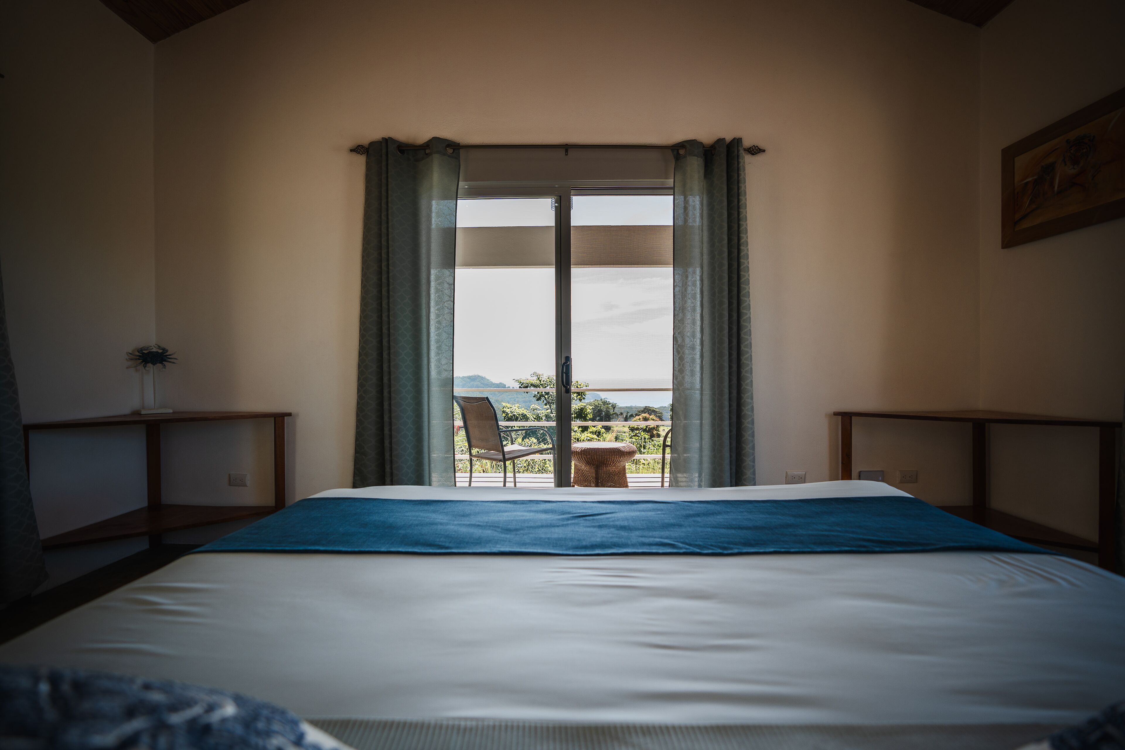 in-room safe, soundproofing, free wifi, bed sheets