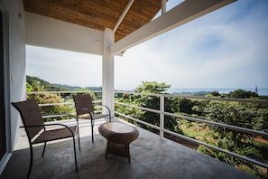 Panoramic Bungalow, 1 King Bed, Non Smoking | Living area - Lodge Las Estrellas de Samara (Sámara)