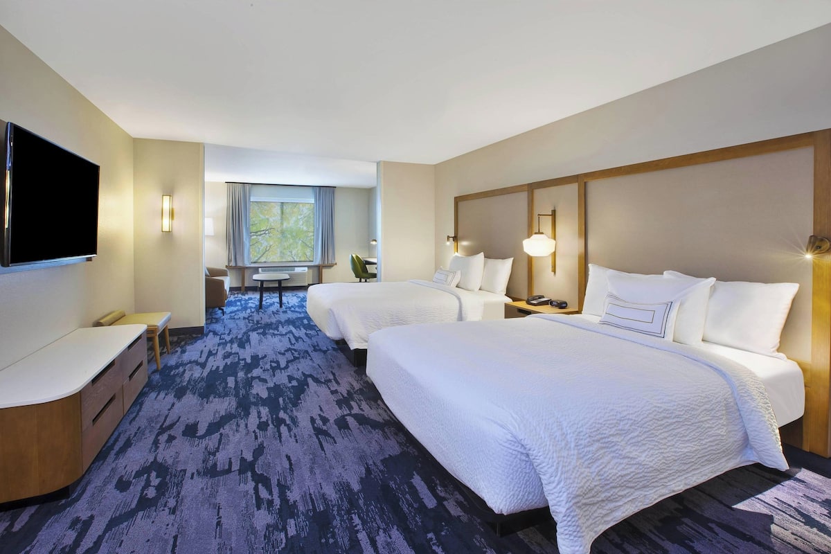 In-room safe, desk, iron/ironing board, free cribs/infant beds