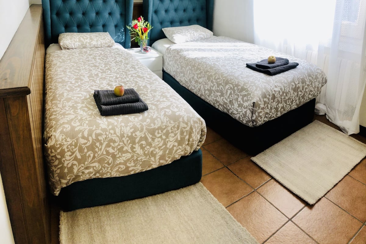 1 bilik tidur, peralatan tempat tidur premium, dihias secara berasingan