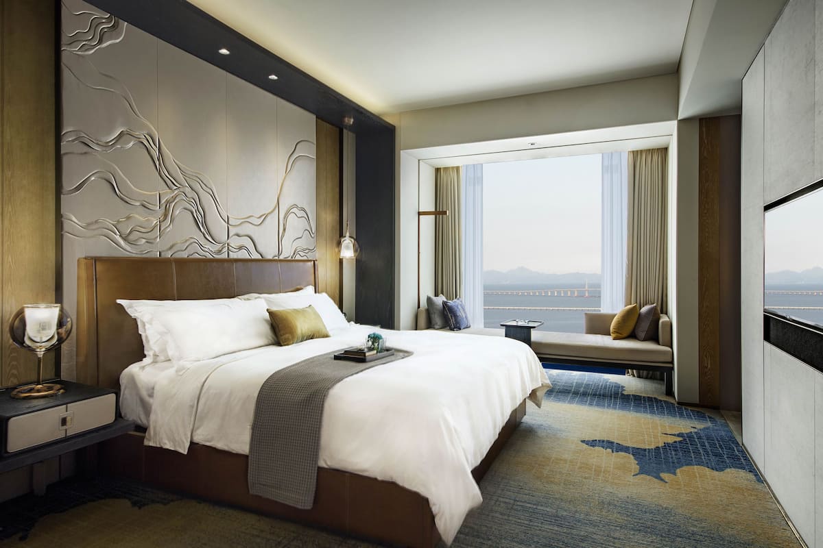 1 bedroom, premium bedding, minibar, in-room safe