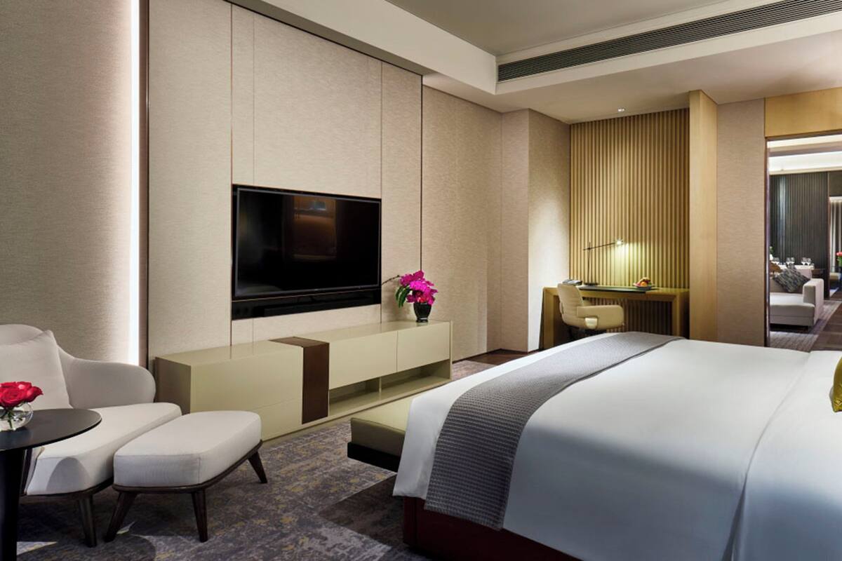 Premium bedding, minibar, in-room safe, desk
