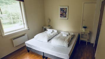 WiFi (無料)、ベッドシーツ