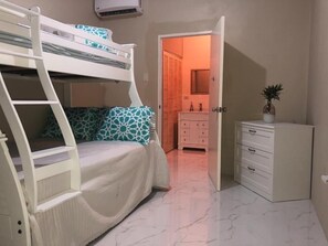 3 bedrooms, Egyptian cotton sheets, premium bedding, iron/ironing board