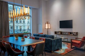 Roupas de cama premium, edredons de pluma, cofres nos quartos