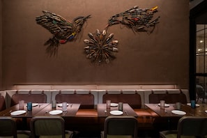 Desayuno completo todos los días (USD 35 por persona)