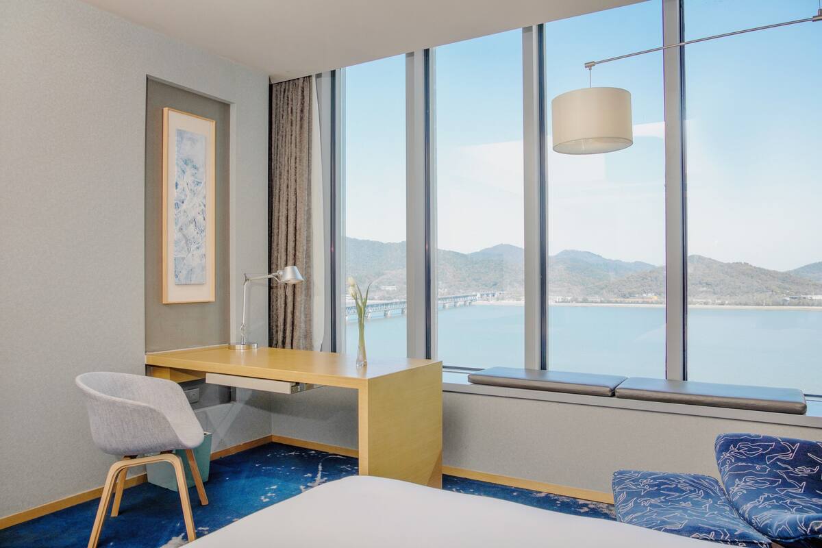 minibar, in-room safe, desk, laptop workspace