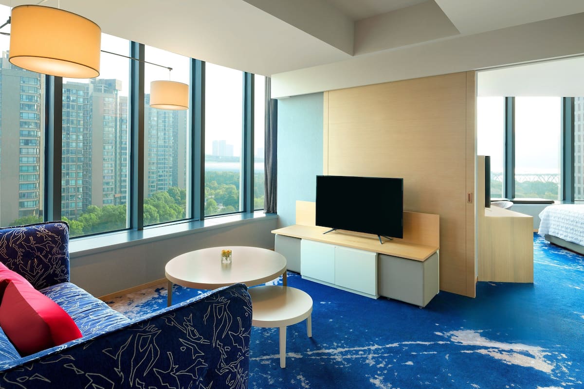 junior suite, 1 bedroom | minibar, in-room safe, desk, laptop workspace