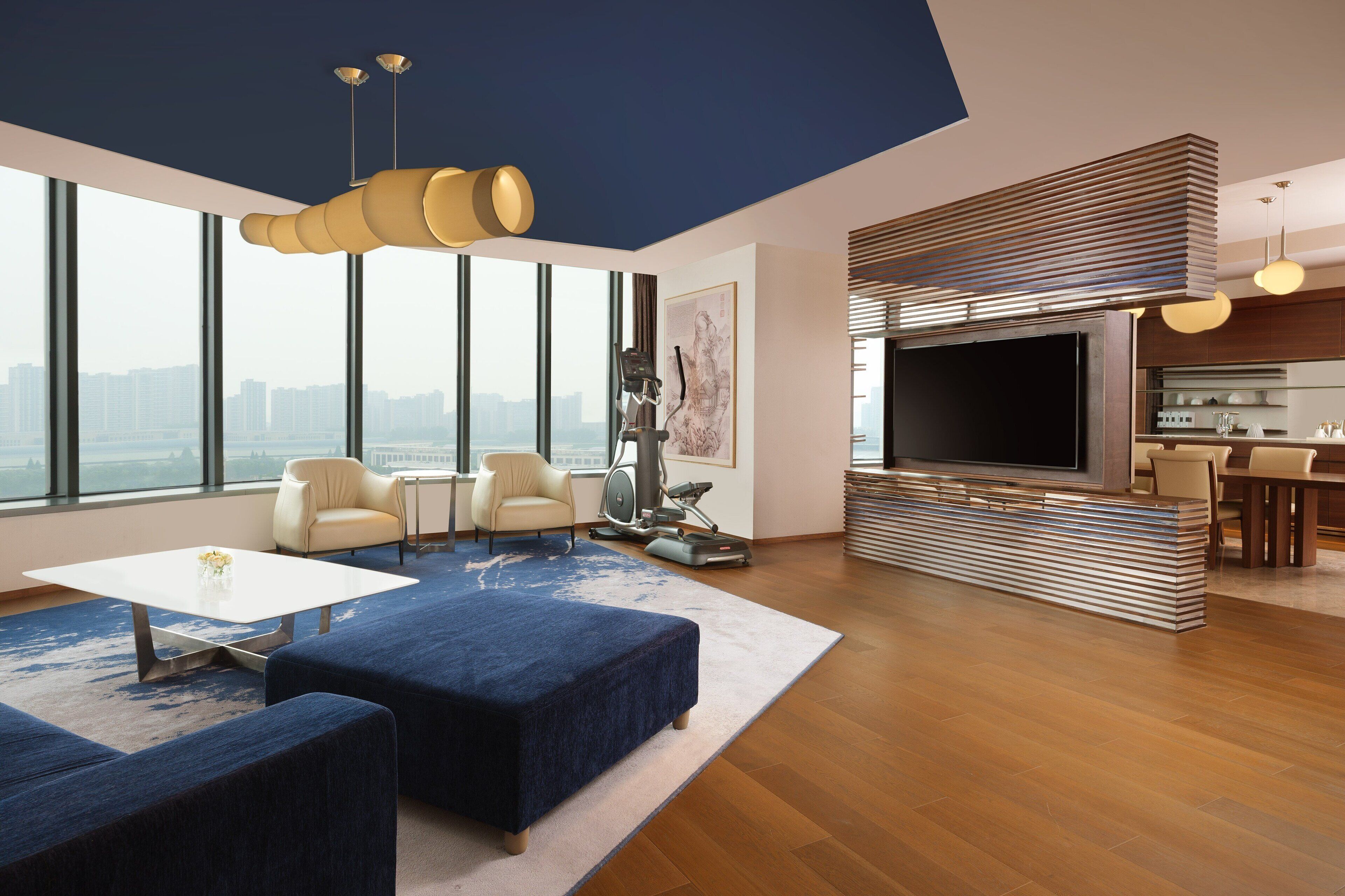 club suite, 1 bedroom (le meridien suite) | minibar, in-room safe, desk, laptop workspace