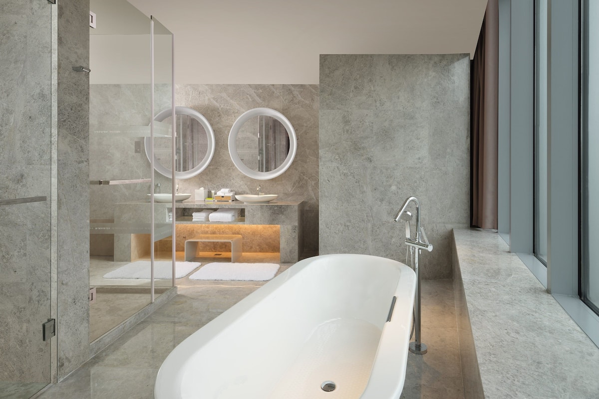 club suite, 1 bedroom (le meridien suite) | bathroom | combined shower/bathtub, free toiletries, hair dryer, bathrobes