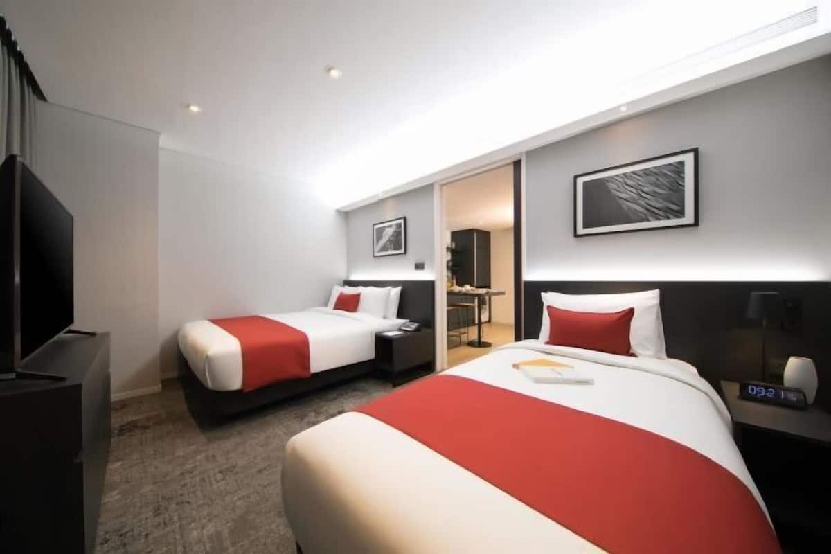 1 bedroom, in-room safe, desk, iron/ironing board