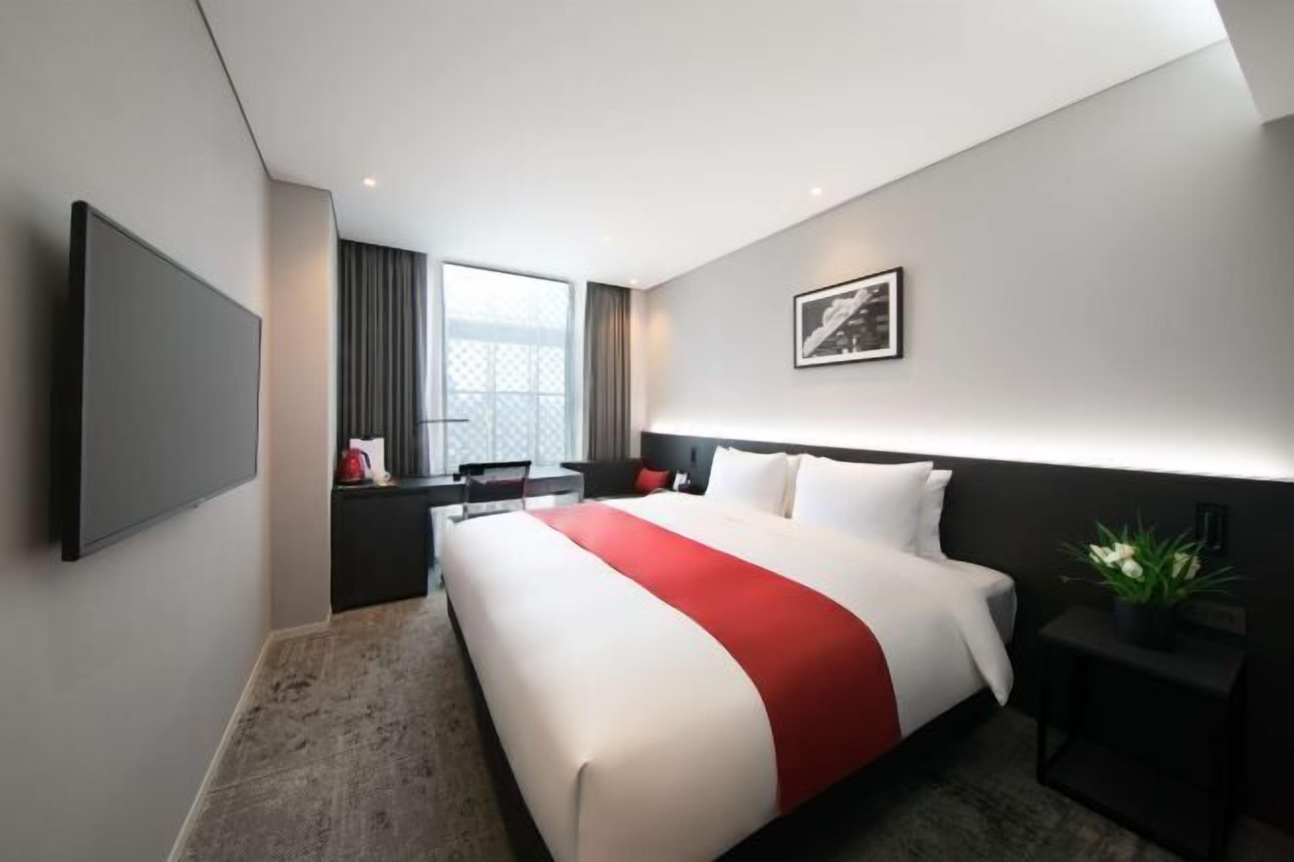 In-room safe, desk, iron/ironing board, free WiFi