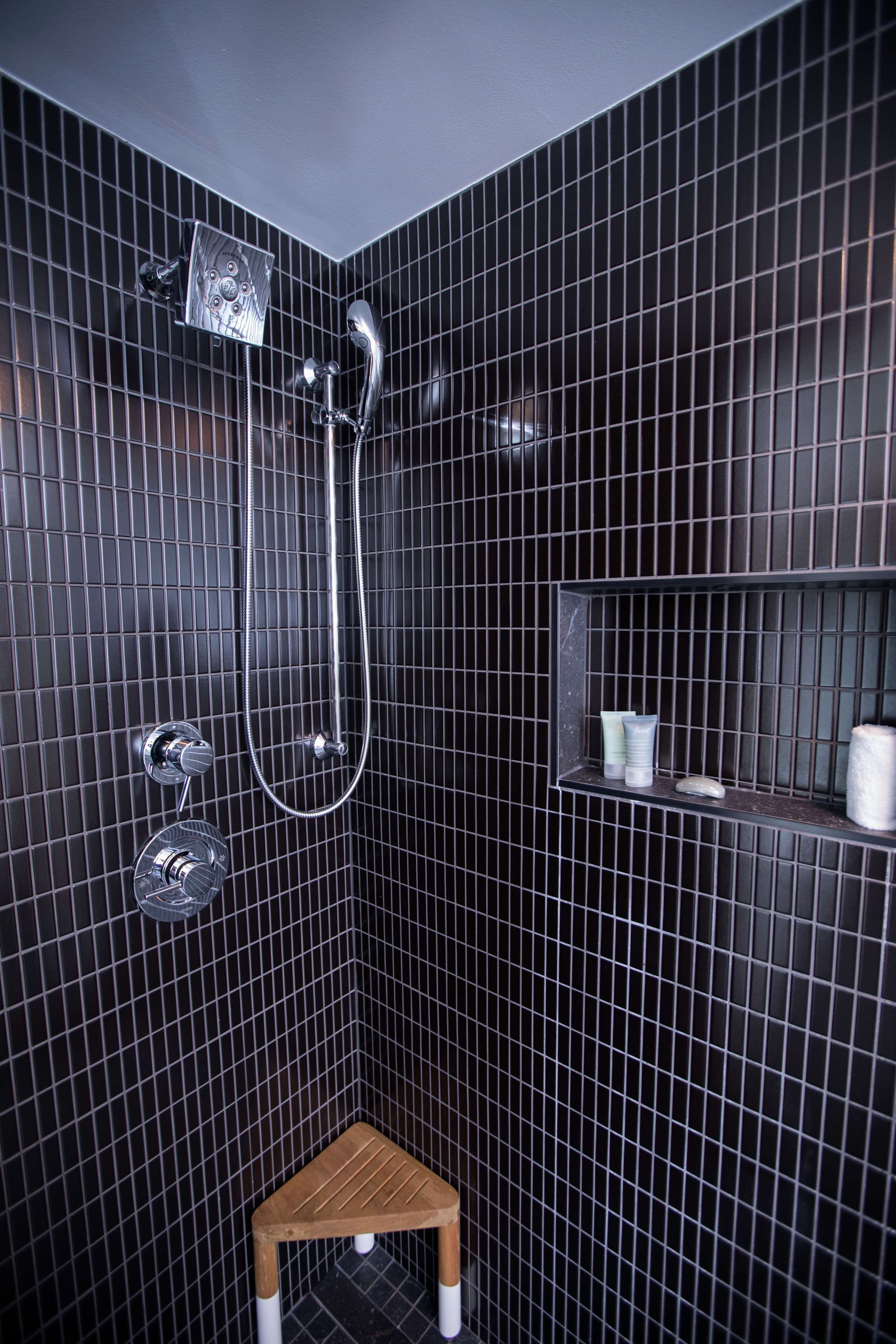 Badkamer met douche