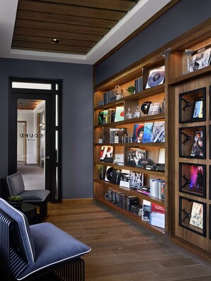 Breakfast, lunch and dinner served - The Sound Hotel Seattle Belltown, Tapestry Collection by Hilton (Seattle)