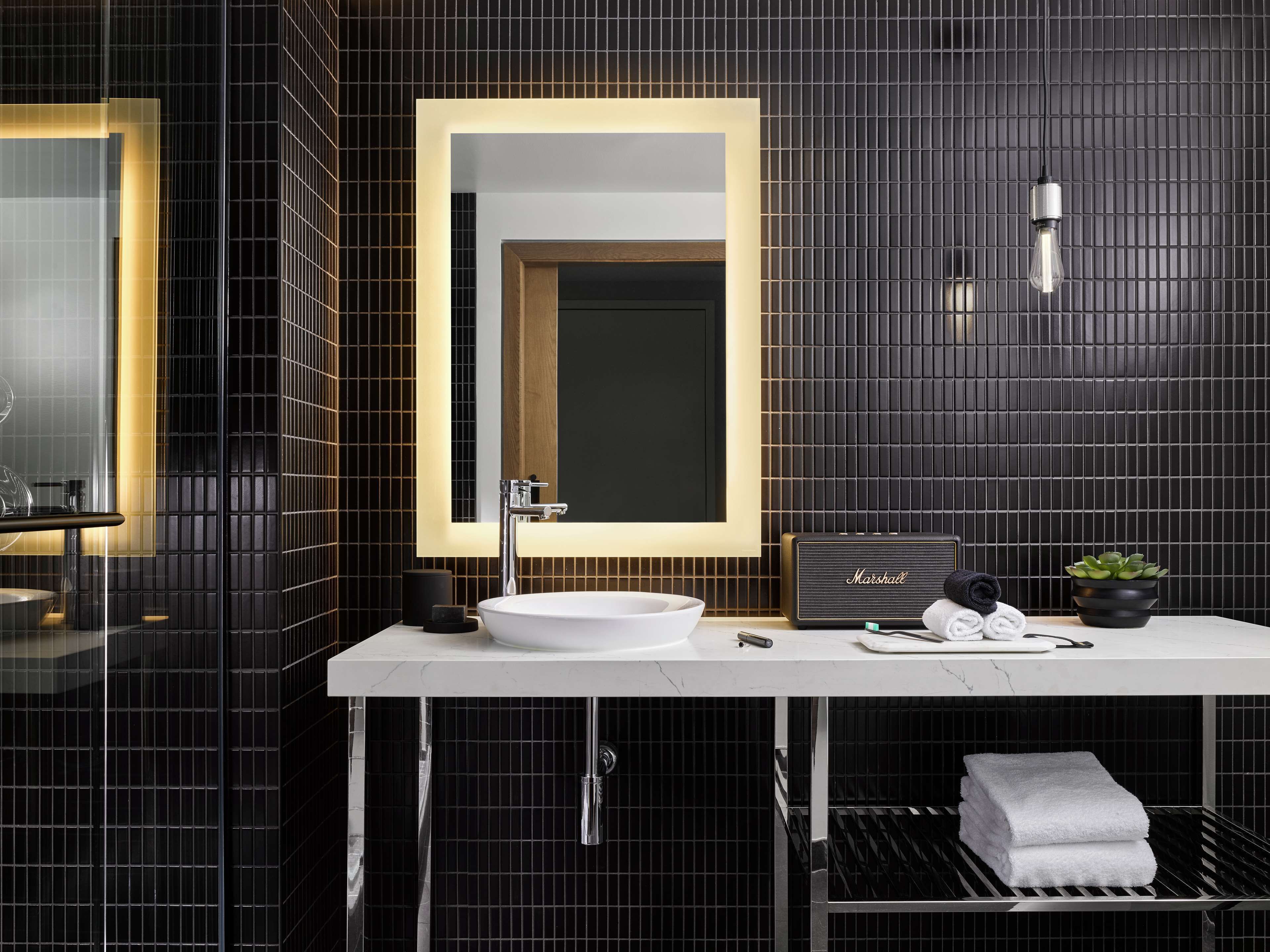 shower, rainfall showerhead, free toiletries, hair dryer