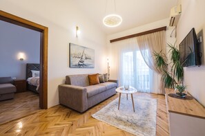 Deluxe Apartment | Premium bedding, individually decorated, desk, laptop workspace - Villa Oleander (Ulcinj)