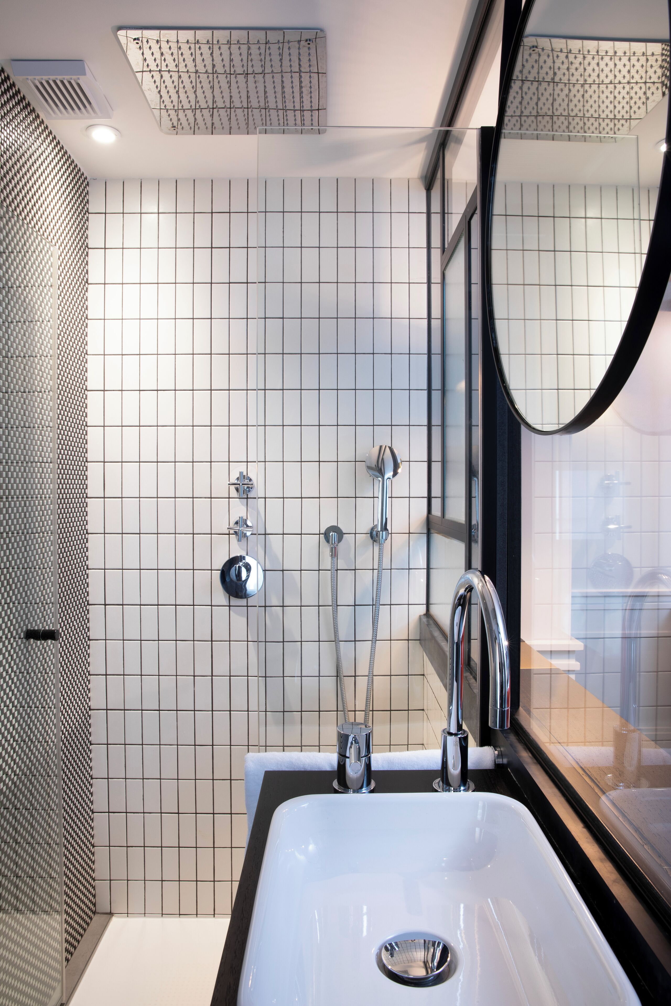 chambre cosy | bathroom | free toiletries, hair dryer, bathrobes, slippers