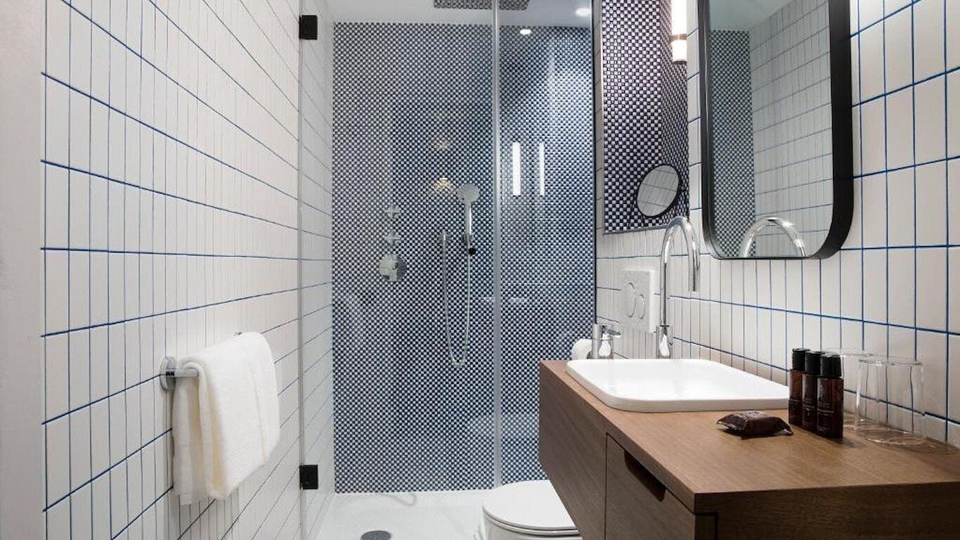 chambre petite marinière | bathroom | free toiletries, hair dryer, bathrobes, slippers