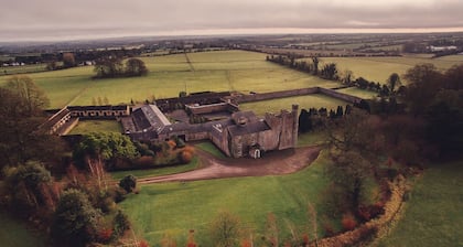 Skyrne Castle B & B