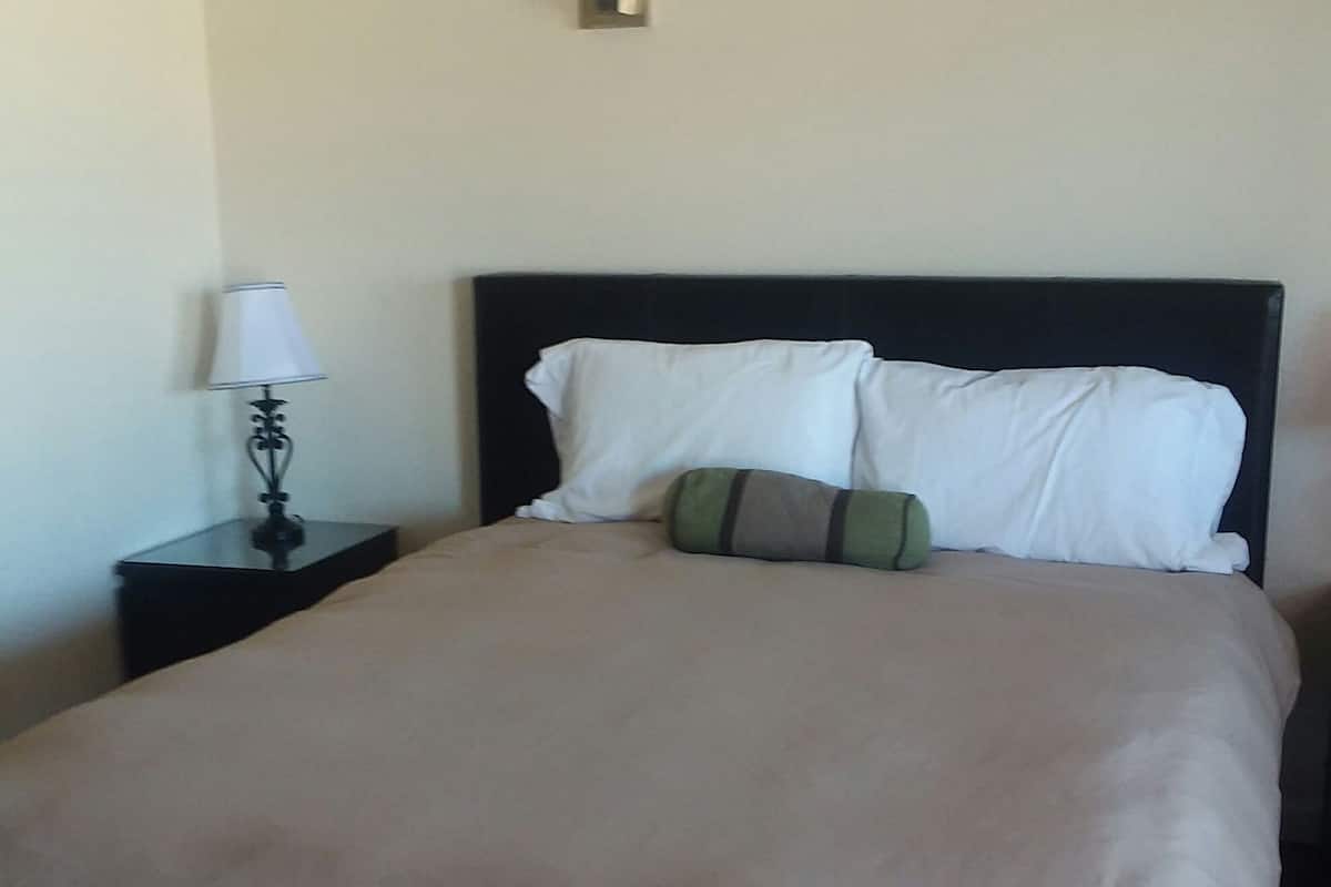 Classic Single Room, 1 Queen Bed, Non Smoking, Mountain View | Premium bedding, blackout curtains, free WiFi, individually furnished