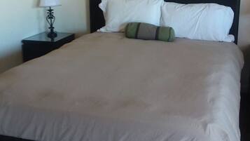 Chambre Simple Classique, 1 grand lit, non-fumeurs, vue montagne | Literie de qualité supérieure, ameublement personnalisé