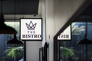 供应午餐和晚餐