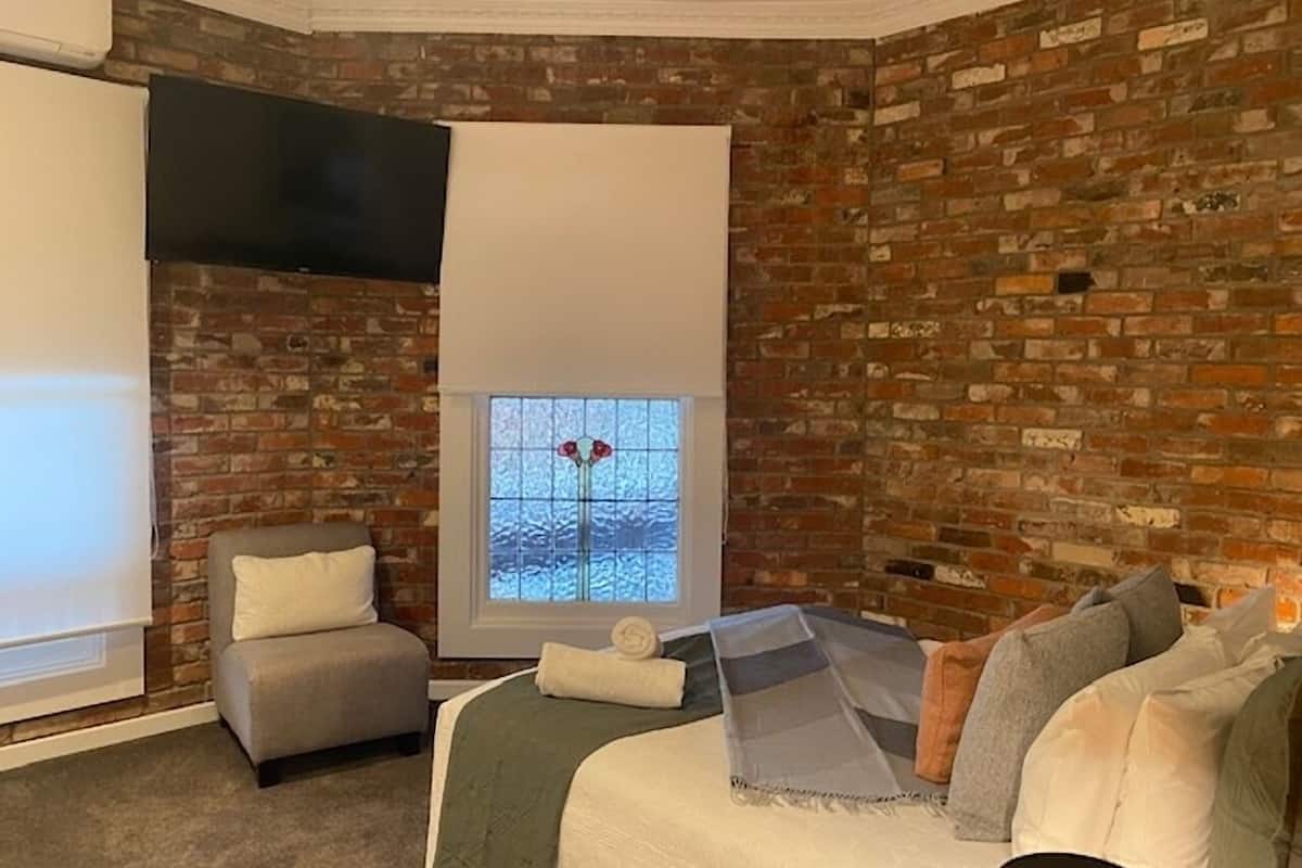 royal spa suite | individually decorated, individually furnished, free wifi, bed sheets