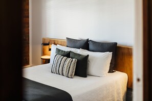 Habitación básica | Decoración personalizada, muebles diferentes y wifi gratis 