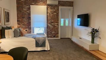 Royal Family Spa Suite