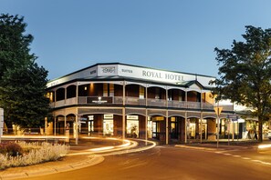 Exterior - The Royal Daylesford Hotel (Daylesford)