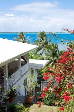Room, 1 King Bed, Shared Bathroom, Lagoon View (Chambre Moana) | Premium bedding, memory foam beds, blackout drapes, free WiFi. Bora Vaite Lodge