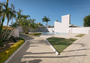 Piscine intérieure et extérieure