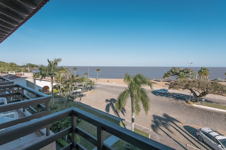 Luxury Double or Twin Room, Lake View | Beach