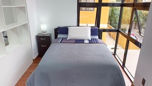 3 bedrooms, blackout curtains, soundproofing, iron/ironing board - Florez Apartments (La Paz)