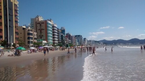 Bon ajustement, marche dans le sable et très bien situé