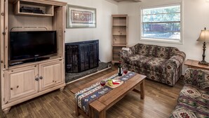 House, 3 Bedrooms | Living area