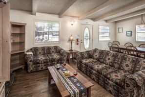 House, 3 Bedrooms | Living area