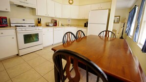 House, 3 Bedrooms | In-room dining - 1050 Jason Ridge Ct (Kissimmee)