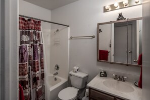 House, 2 Bedrooms | Bathroom