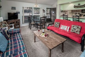House, 2 Bedrooms | Living area